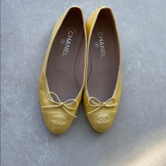 Chanel yellow patent leather ballerina flats - Picture 4 of 6